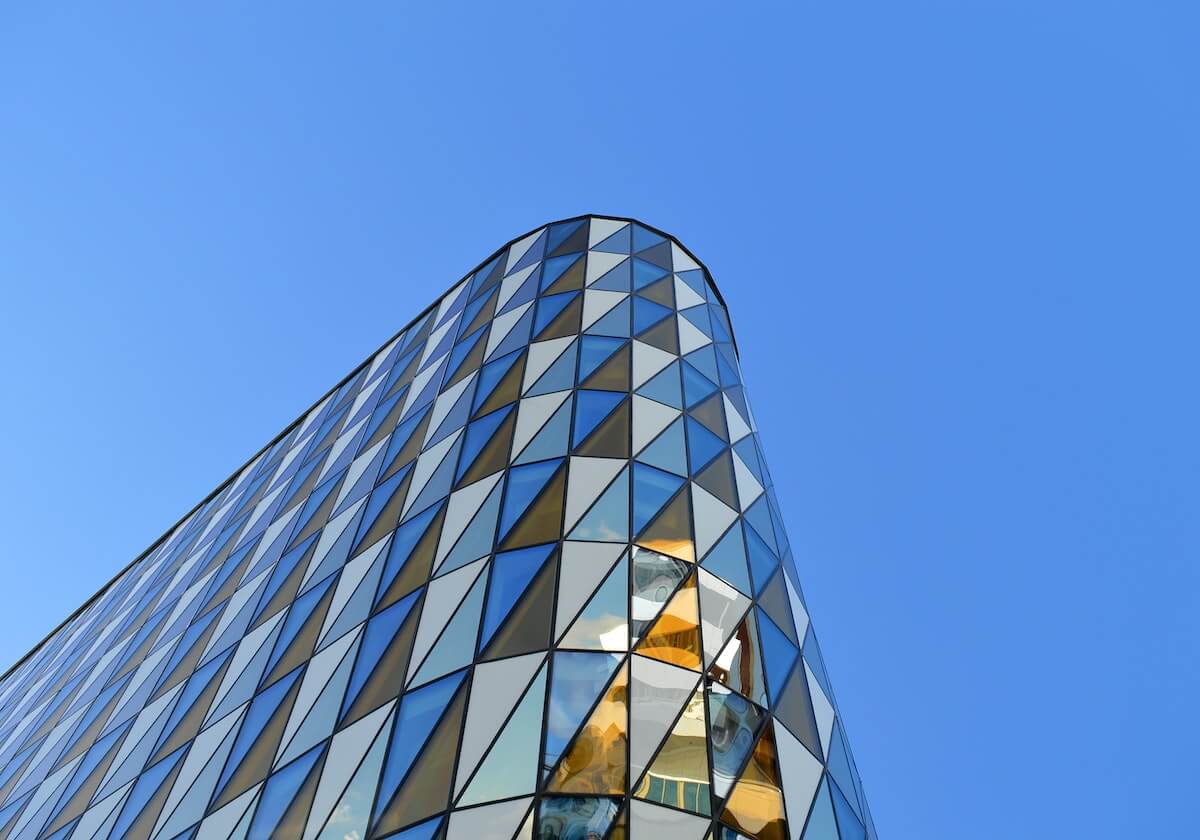 湖人对阵字母哥,欧冠赛场竟出现赛后指控,现场观众惊讶